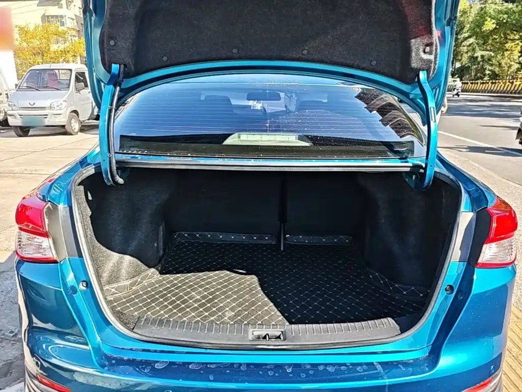 Nissan Bluebird — миниатюра 19