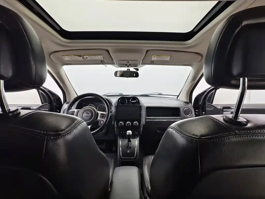 Jeep Compass (Import) — миниатюра 10