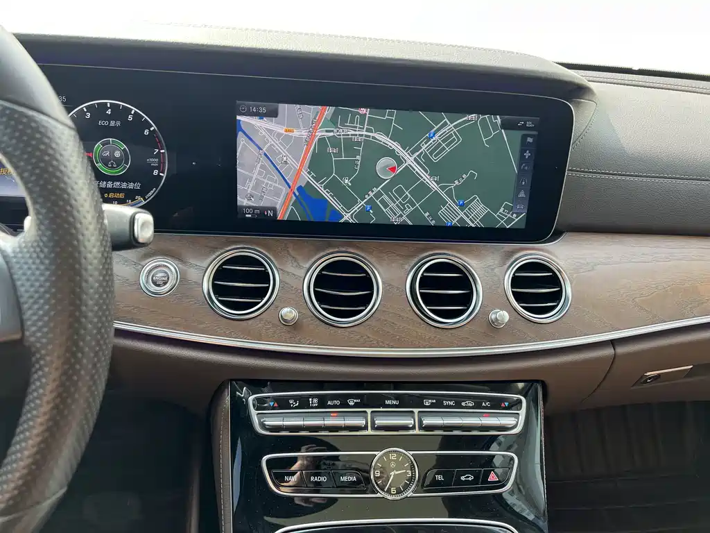 Mercedes-Benz E-Class — миниатюра 8