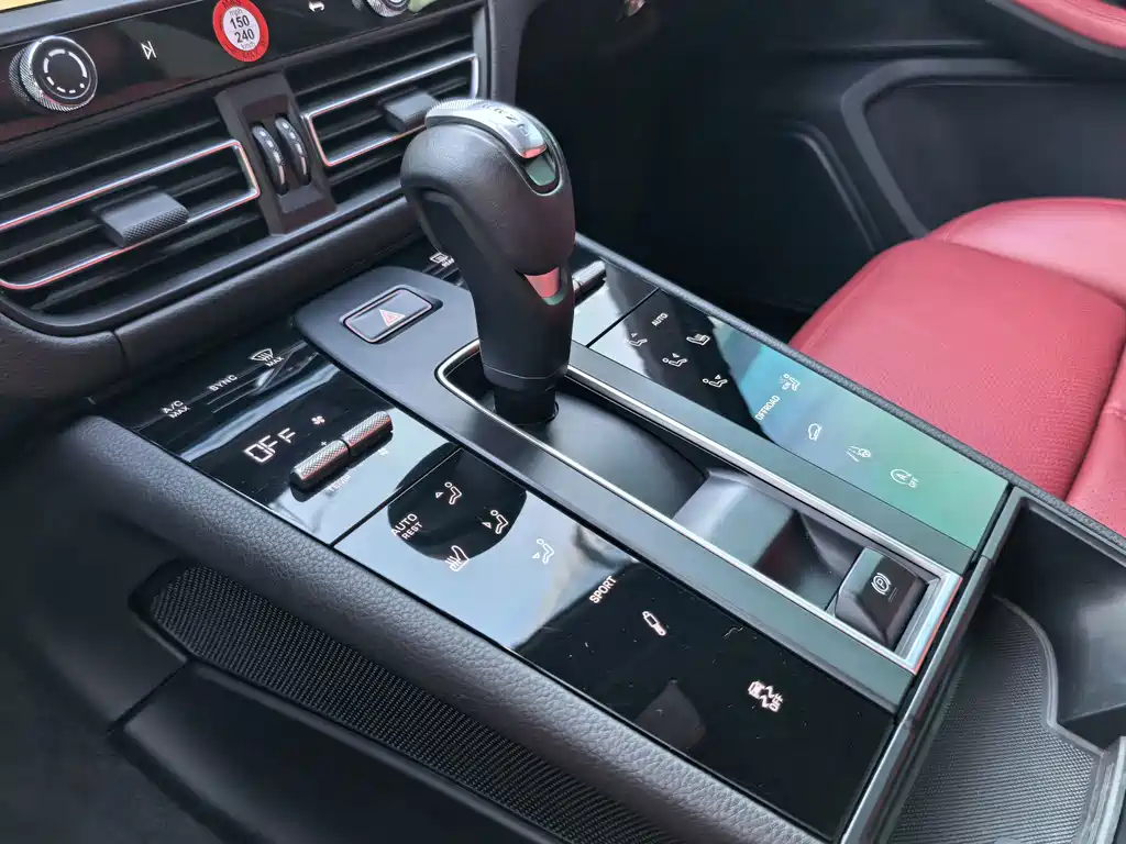 Porsche Macan — миниатюра 13