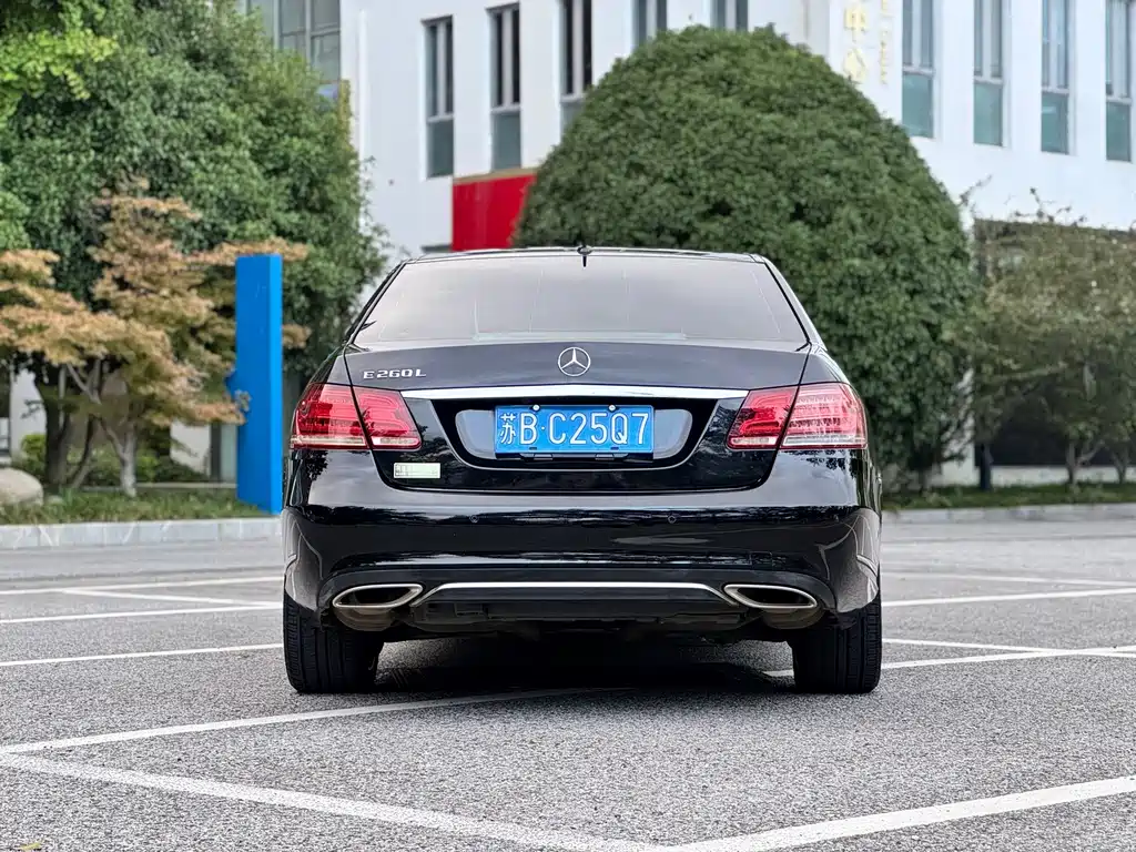 Mercedes-Benz E-Class — миниатюра 6