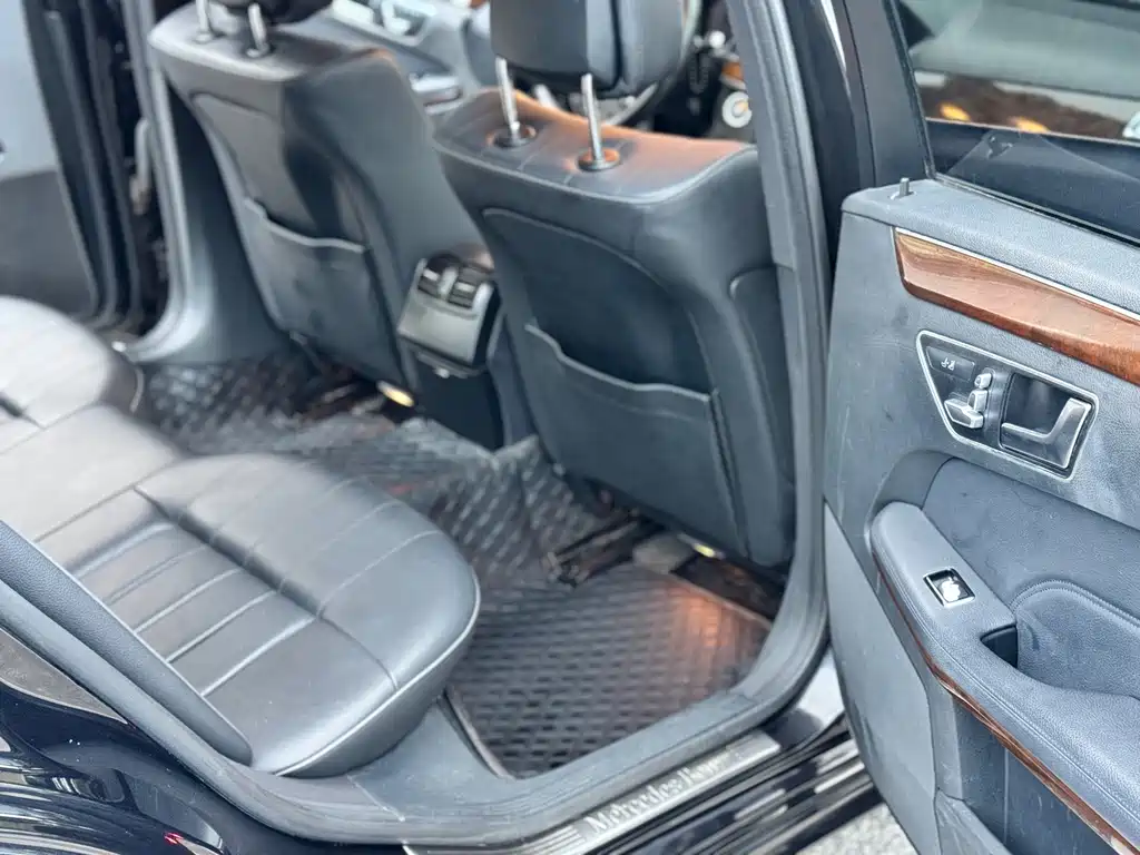 Mercedes-Benz E-Class — миниатюра 14
