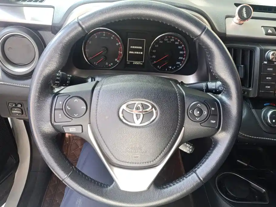 Toyota RAV4 — миниатюра 15