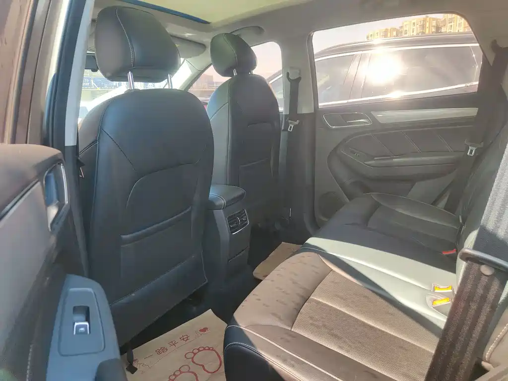 Roewe RX5 — миниатюра 6
