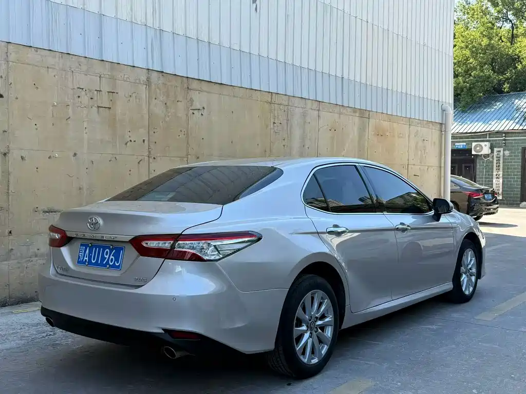 Toyota Camry — миниатюра 9