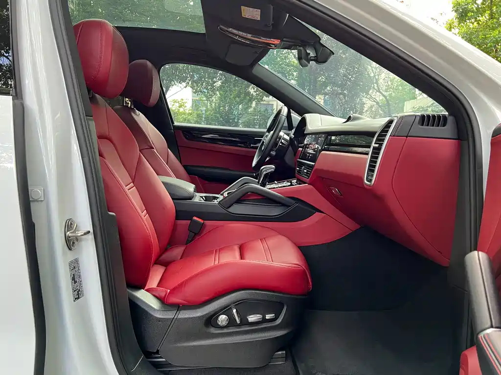 Porsche Cayenne — миниатюра 6