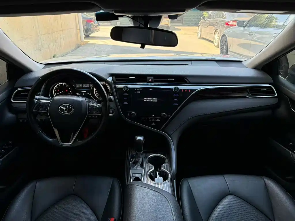 Toyota Camry — миниатюра 14