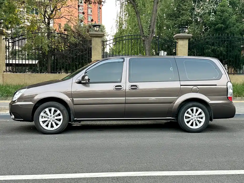 Buick GL8 — миниатюра 3