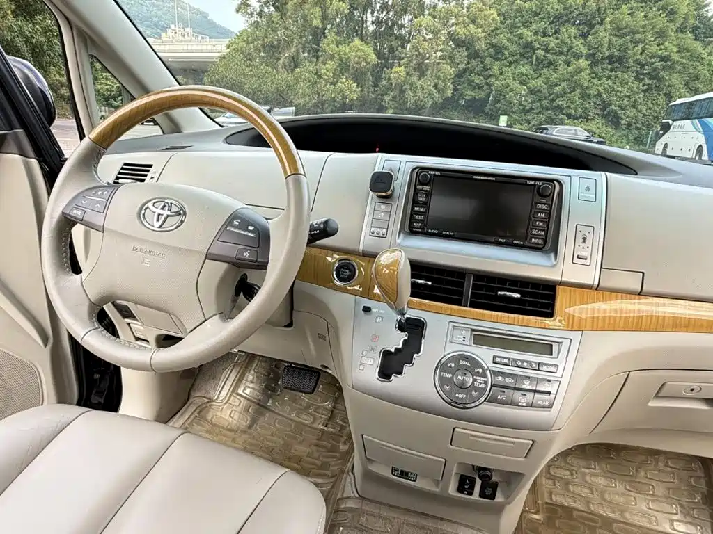 Toyota Previa — миниатюра 11