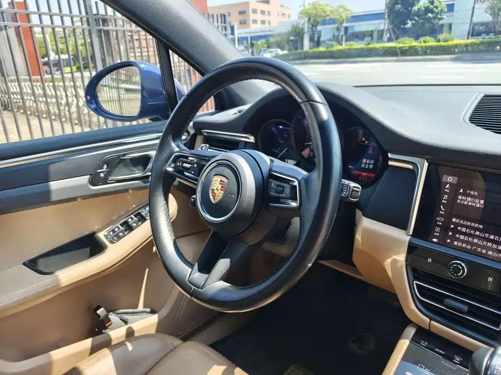 Porsche Macan — миниатюра 10