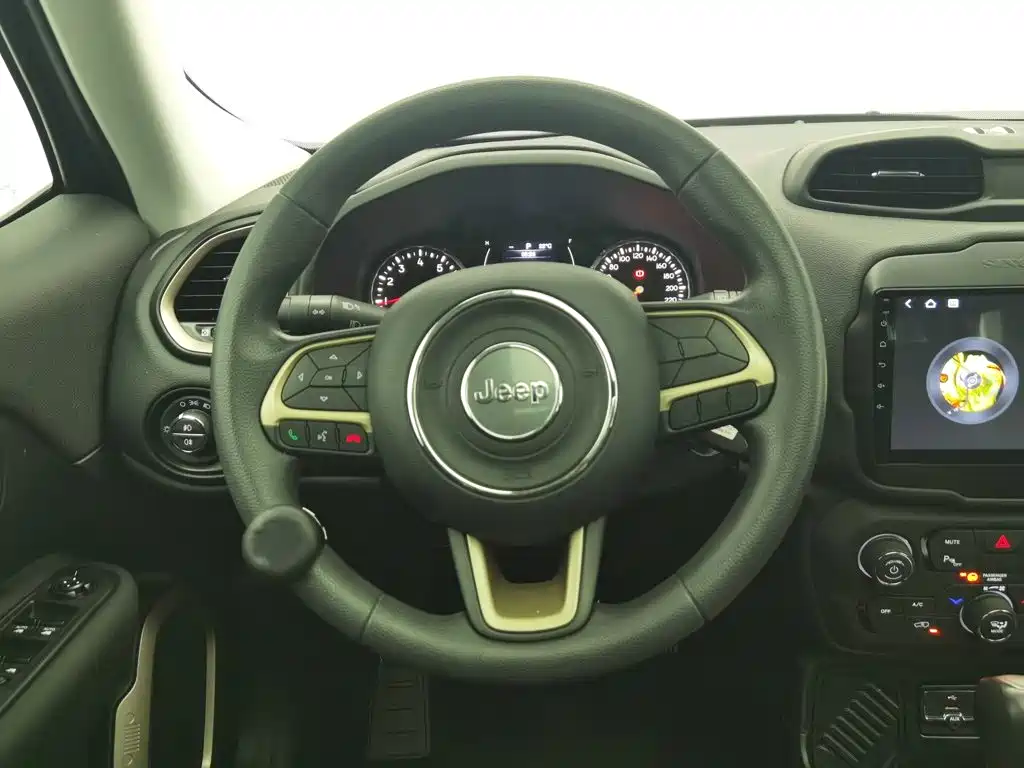 Jeep Renegade — миниатюра 11