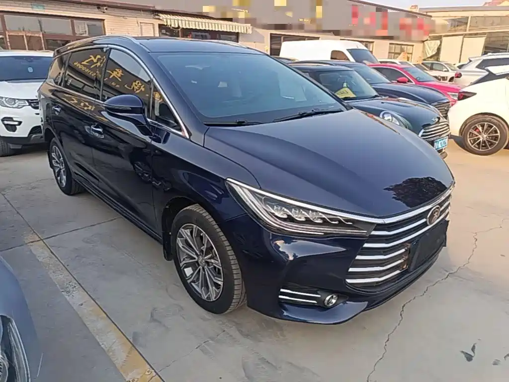 BYD MAX — миниатюра 4