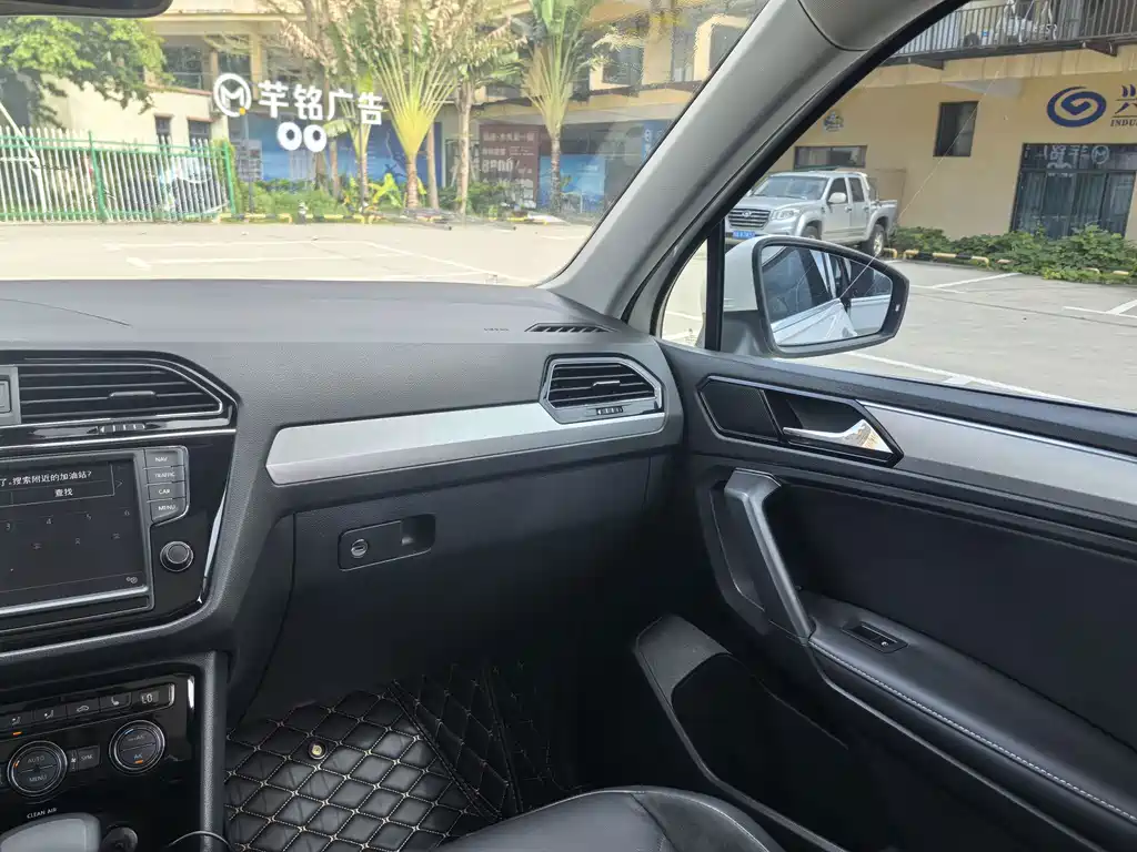 Volkswagen Tiguan L — миниатюра 16