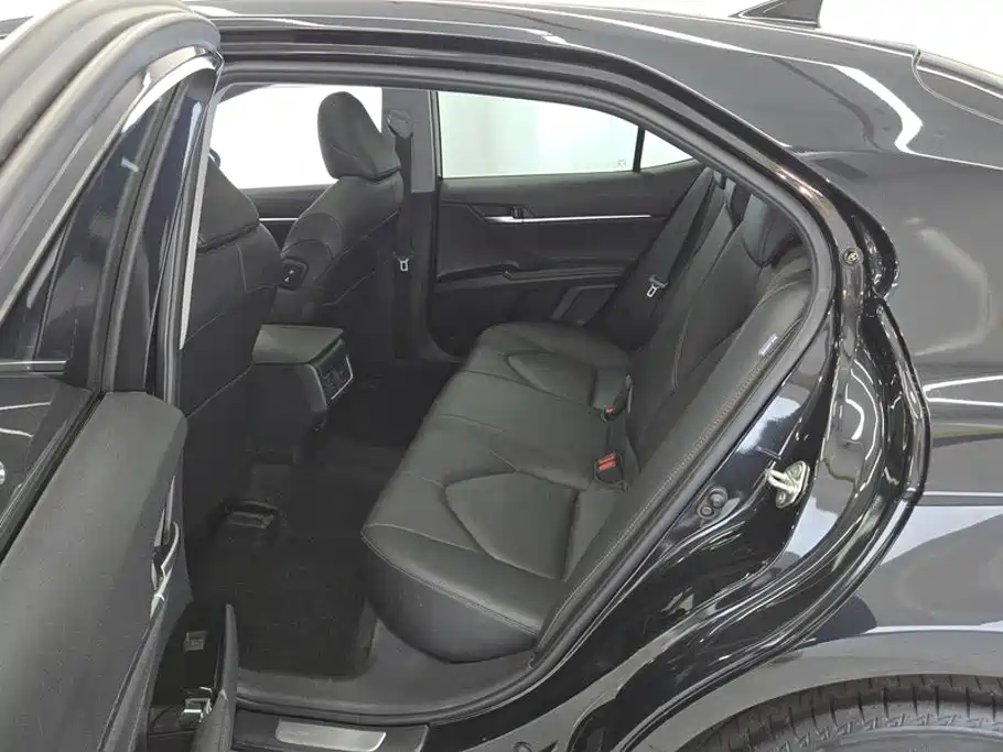 Toyota Camry — миниатюра 11