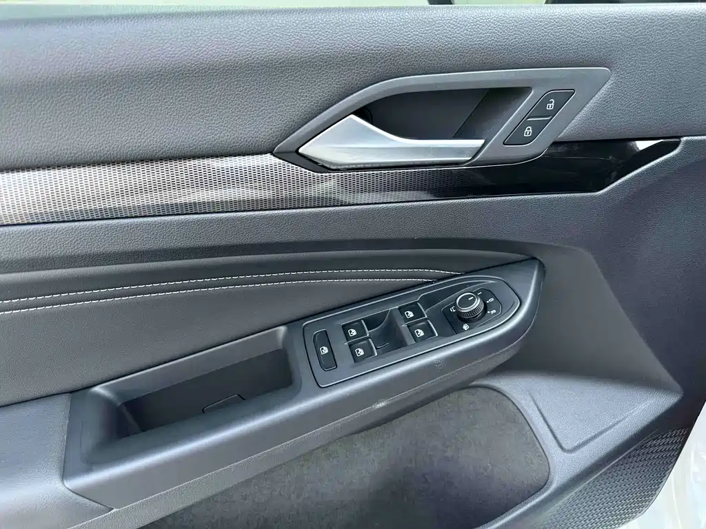 Volkswagen Golf — миниатюра 13