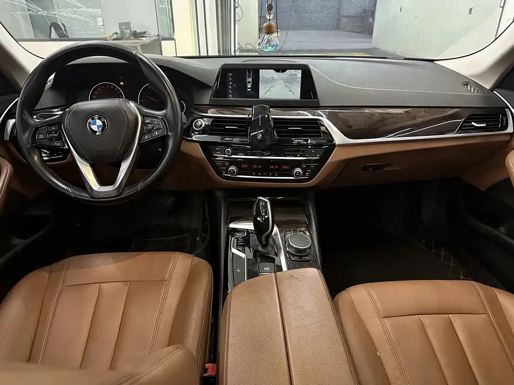 BMW 5 Series — миниатюра 6