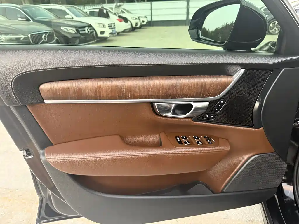 Volvo S90 — миниатюра 3