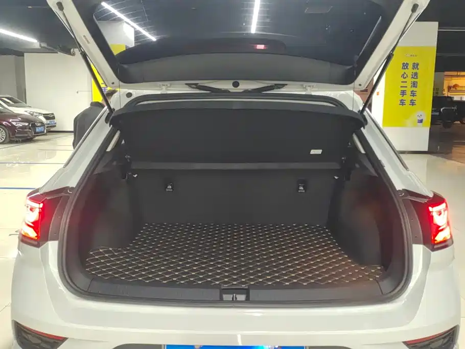 Volkswagen T-Roc — миниатюра 4
