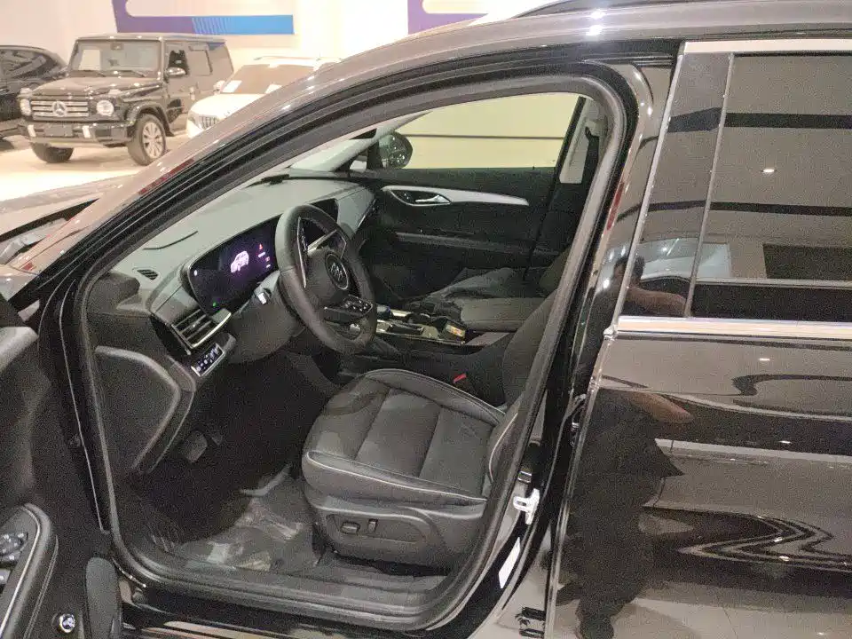 Buick Envision Plus — миниатюра 5
