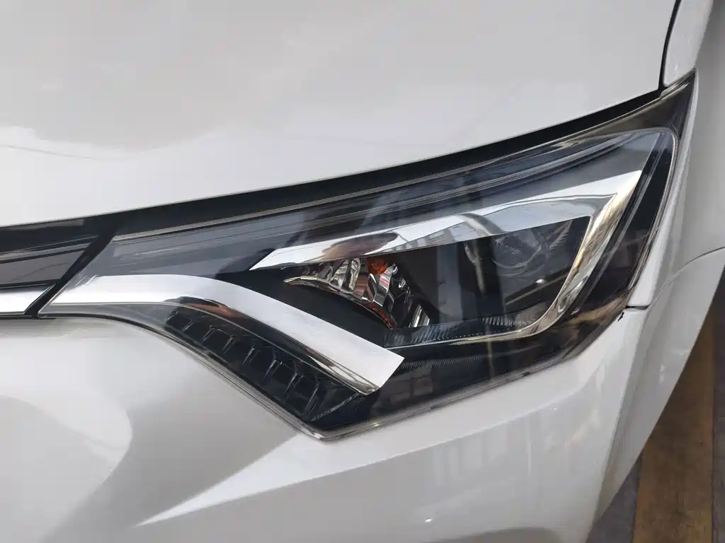 Toyota RAV4 — миниатюра 5