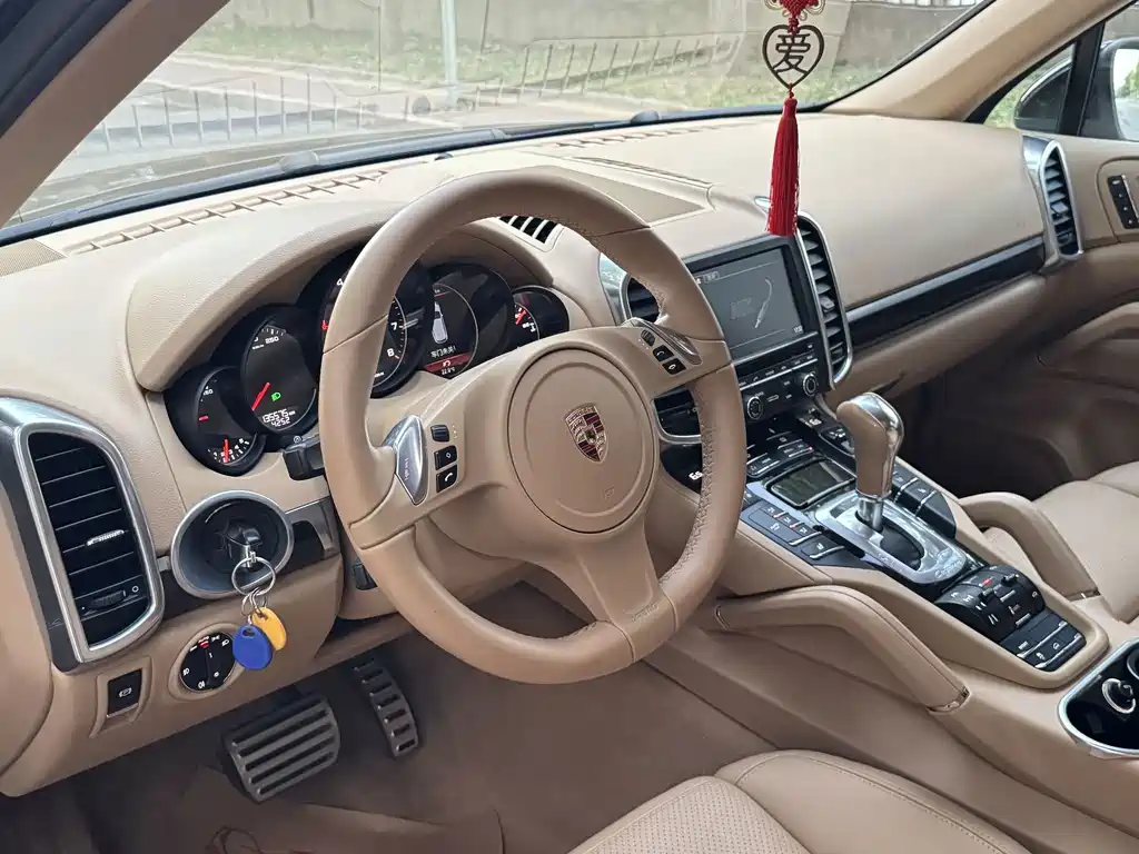 Porsche Cayenne — миниатюра 8
