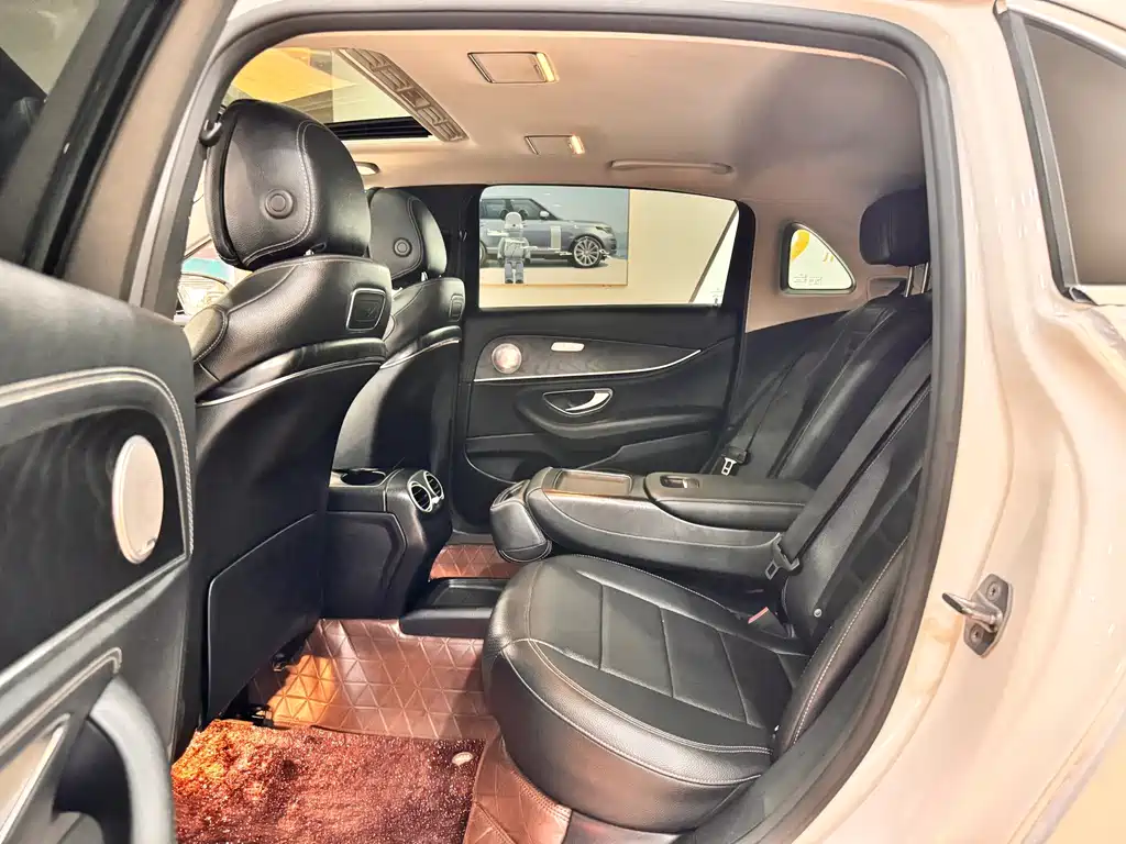 Mercedes-Benz E-Class — миниатюра 13