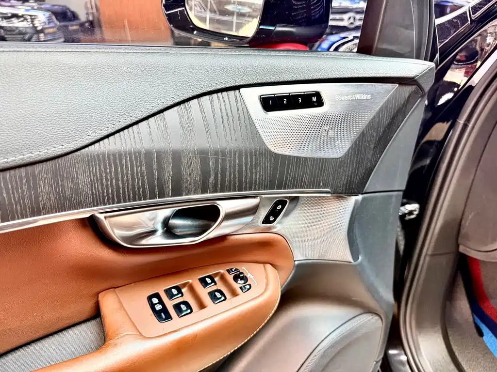 Volvo XC90 — миниатюра 8