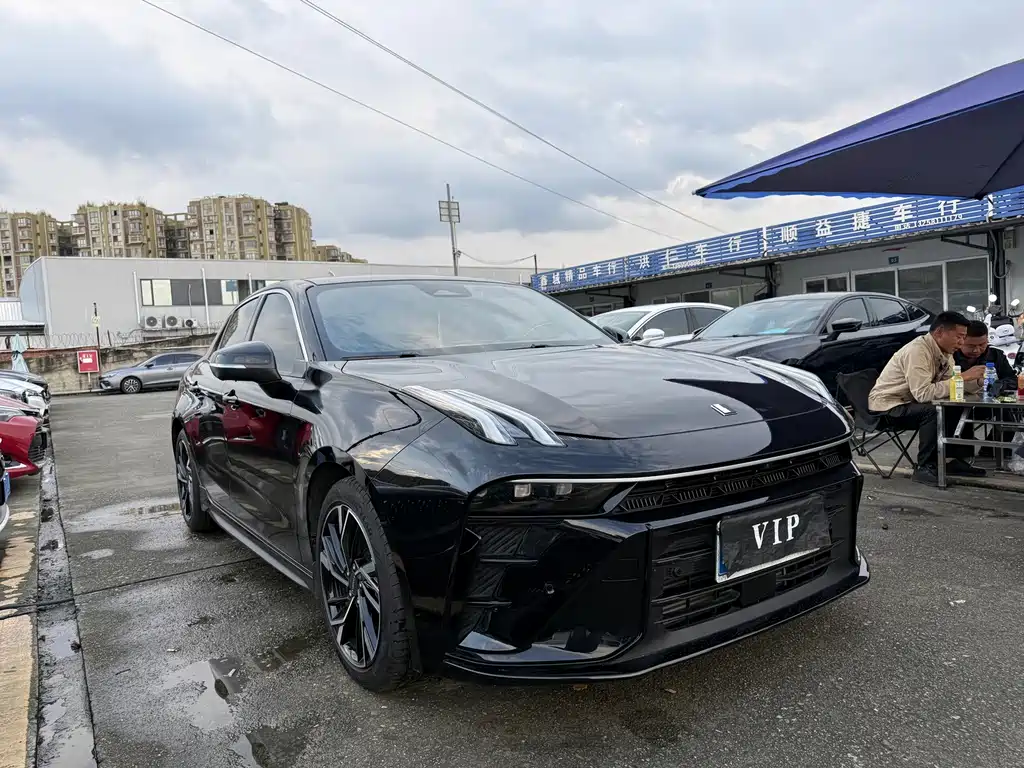 Lynk & Co 03