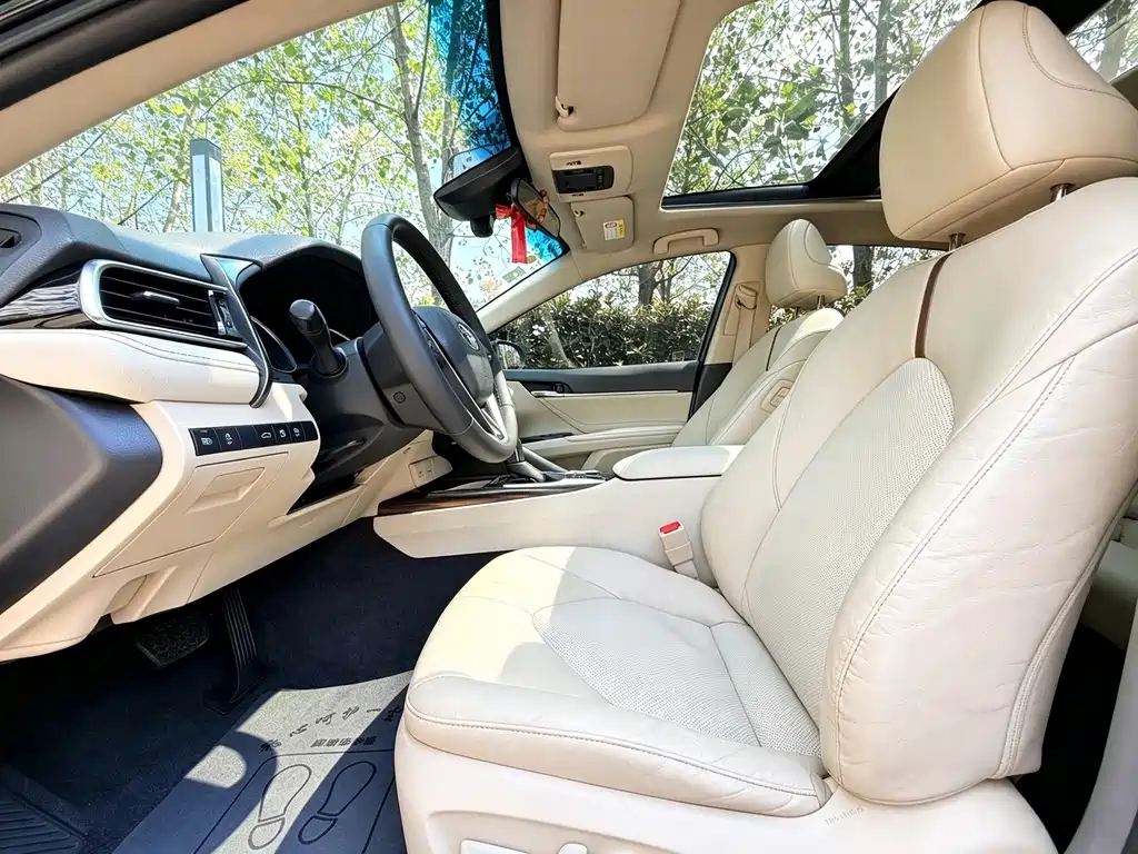 Toyota Camry — миниатюра 5