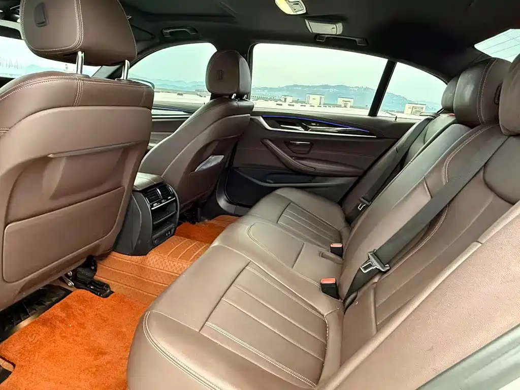 BMW 5 Series — миниатюра 5