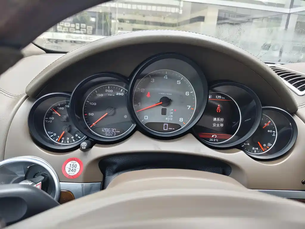 Porsche Cayenne — миниатюра 6