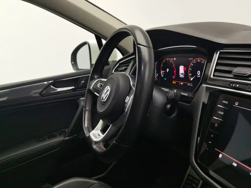 Volkswagen Tiguan L — миниатюра 22