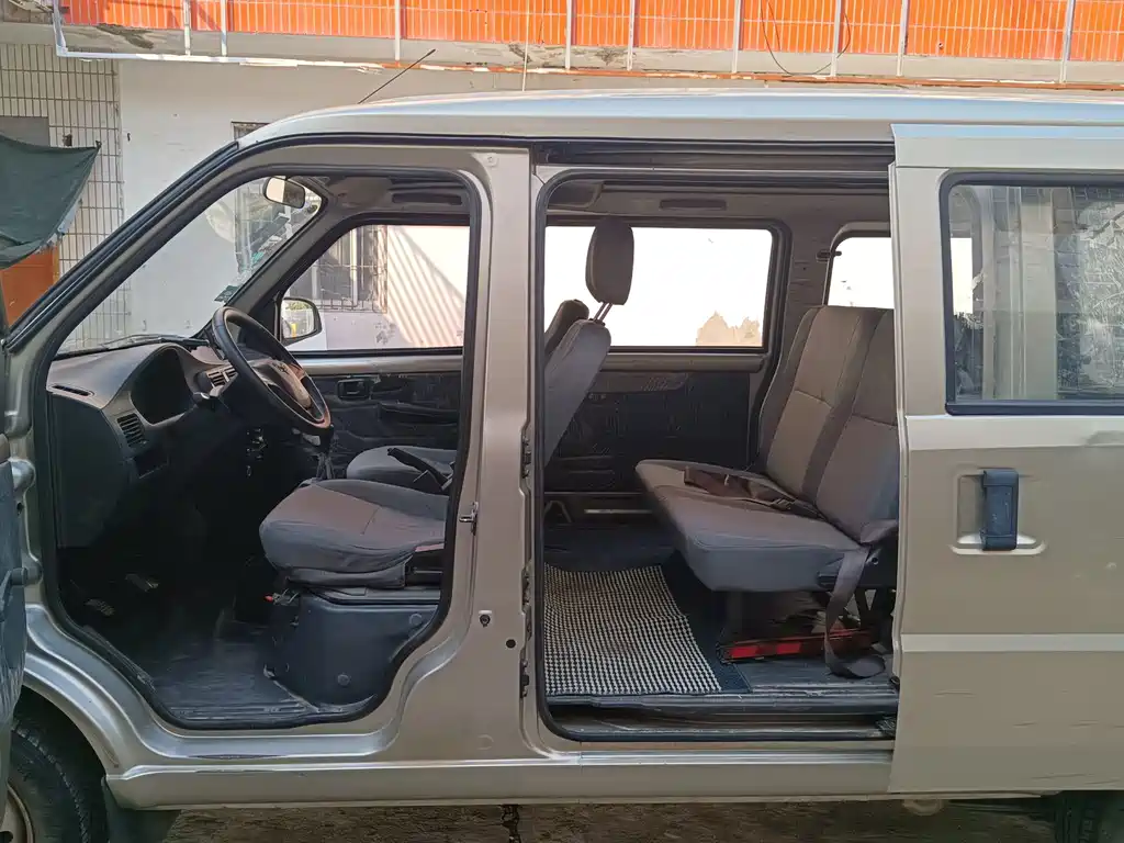 Wuling Rongguang — миниатюра 9