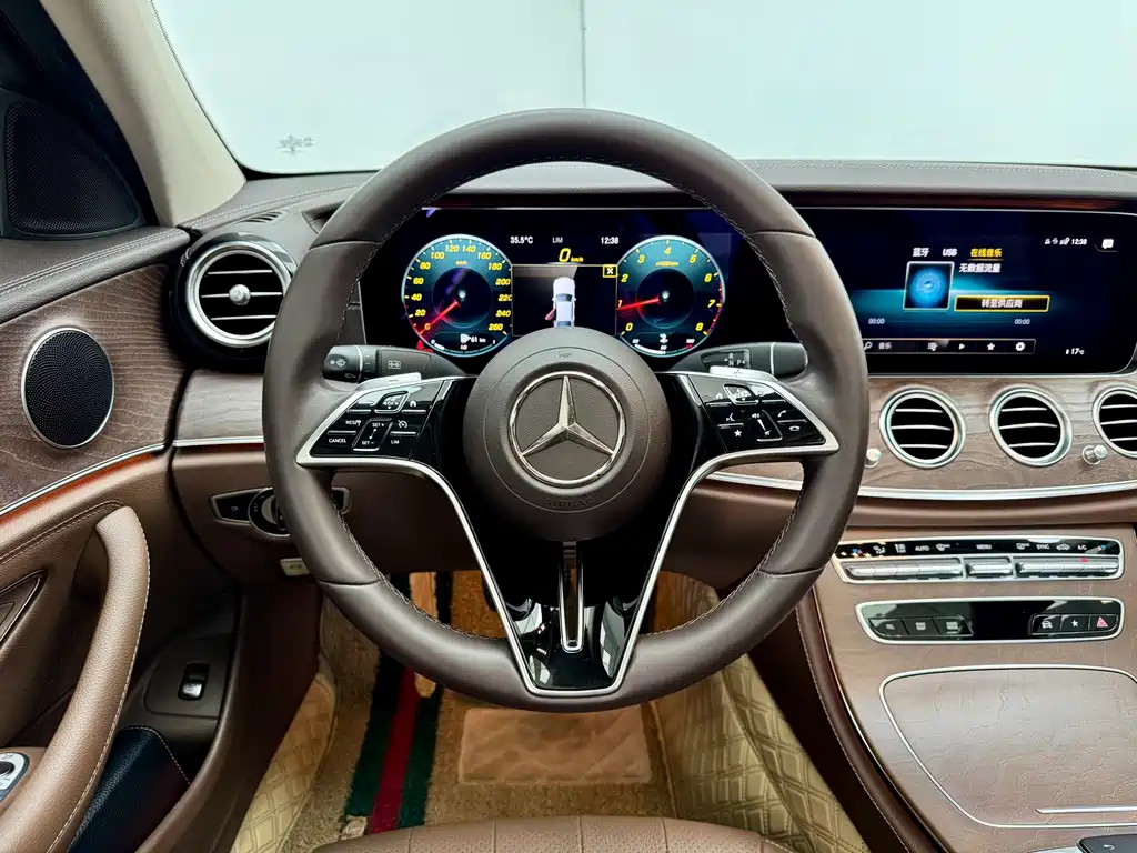 Mercedes-Benz E-Class — миниатюра 17