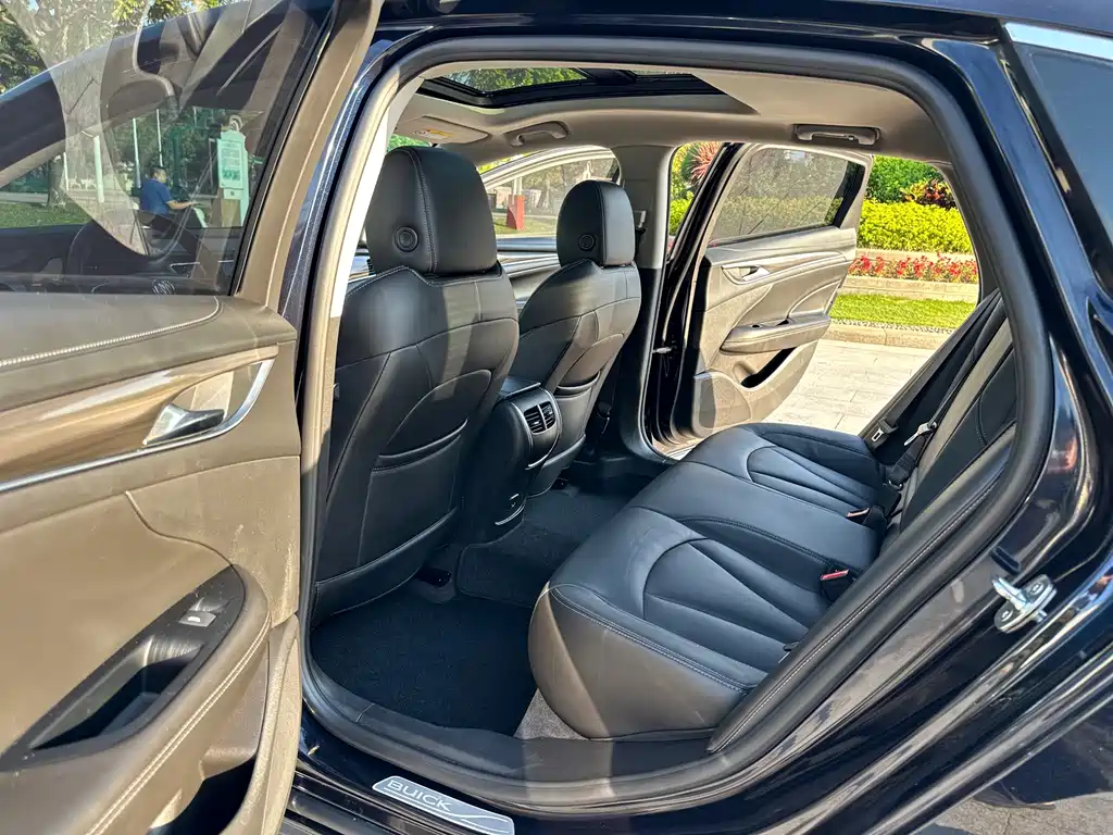 Buick LaCrosse — миниатюра 10