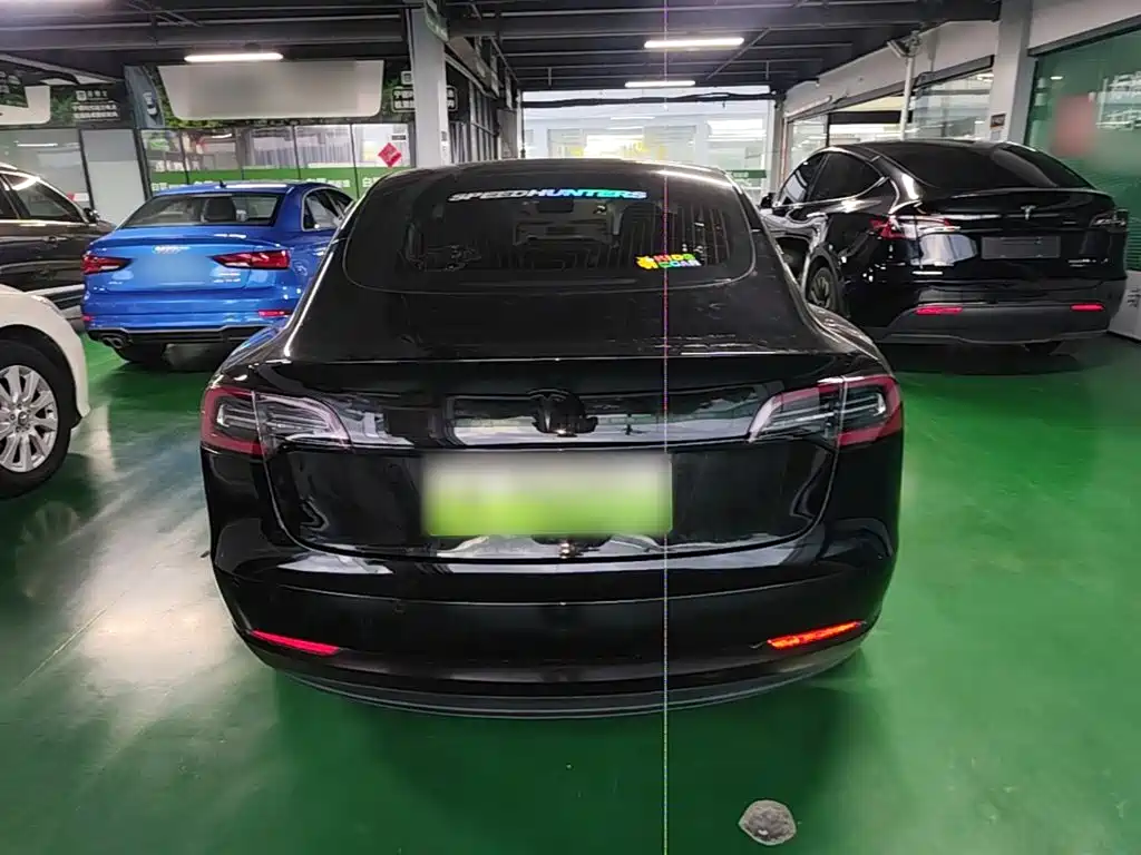 Tesla Model 3 — миниатюра 6