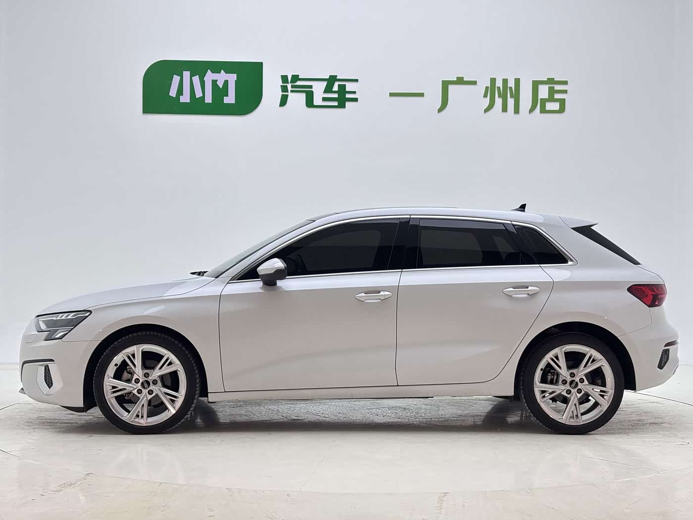 Audi A3 1.4 л 2023 г. Белый, пробег 20000 км