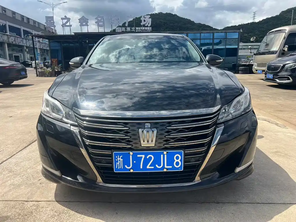Toyota Crown — миниатюра 2