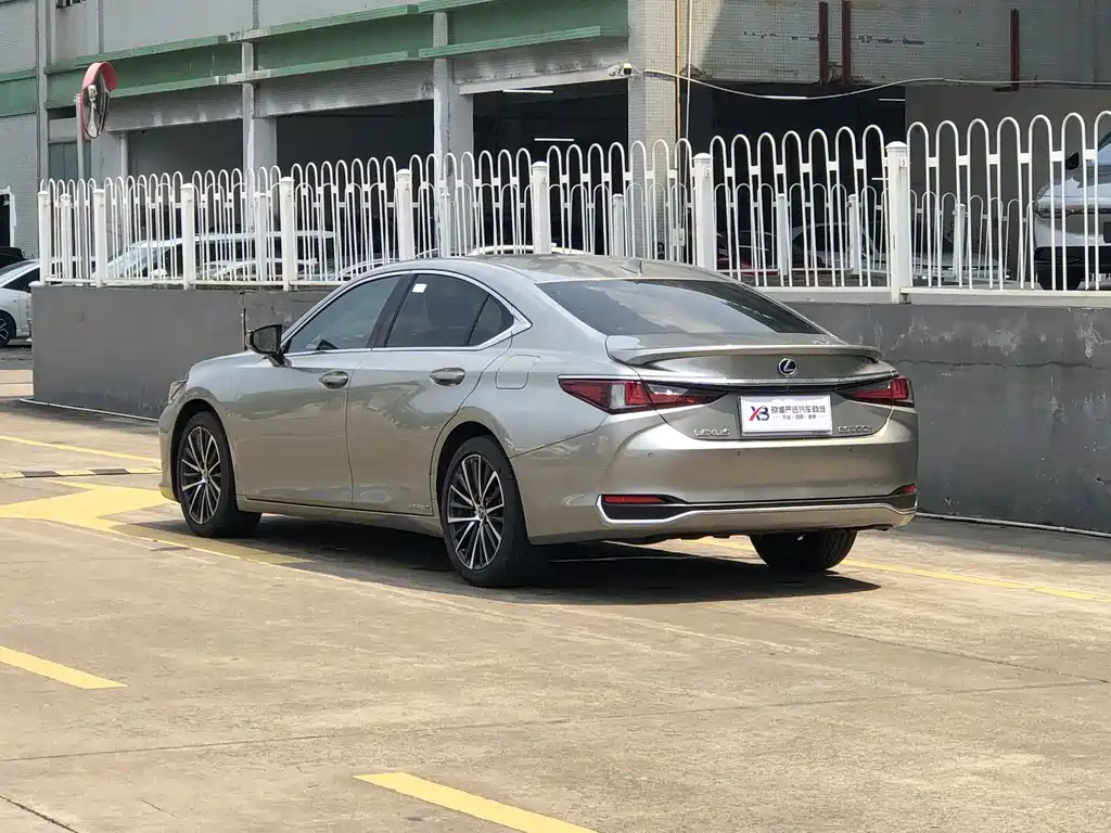 Lexus ES — миниатюра 7