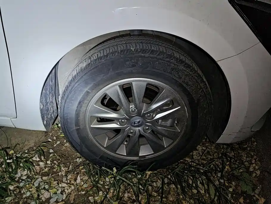 Hyundai Elantra — миниатюра 6
