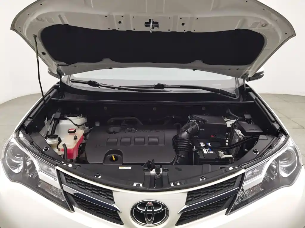 Toyota RAV4 — миниатюра 6