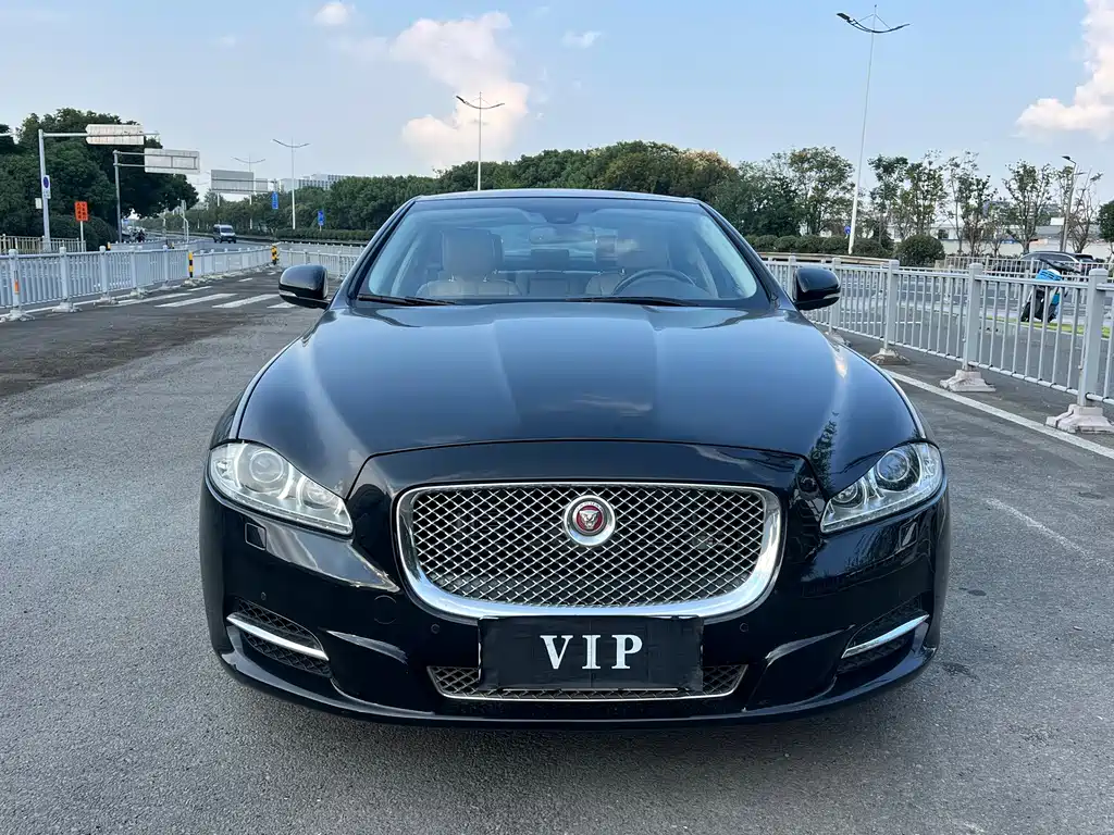 Jaguar XJ — миниатюра 2