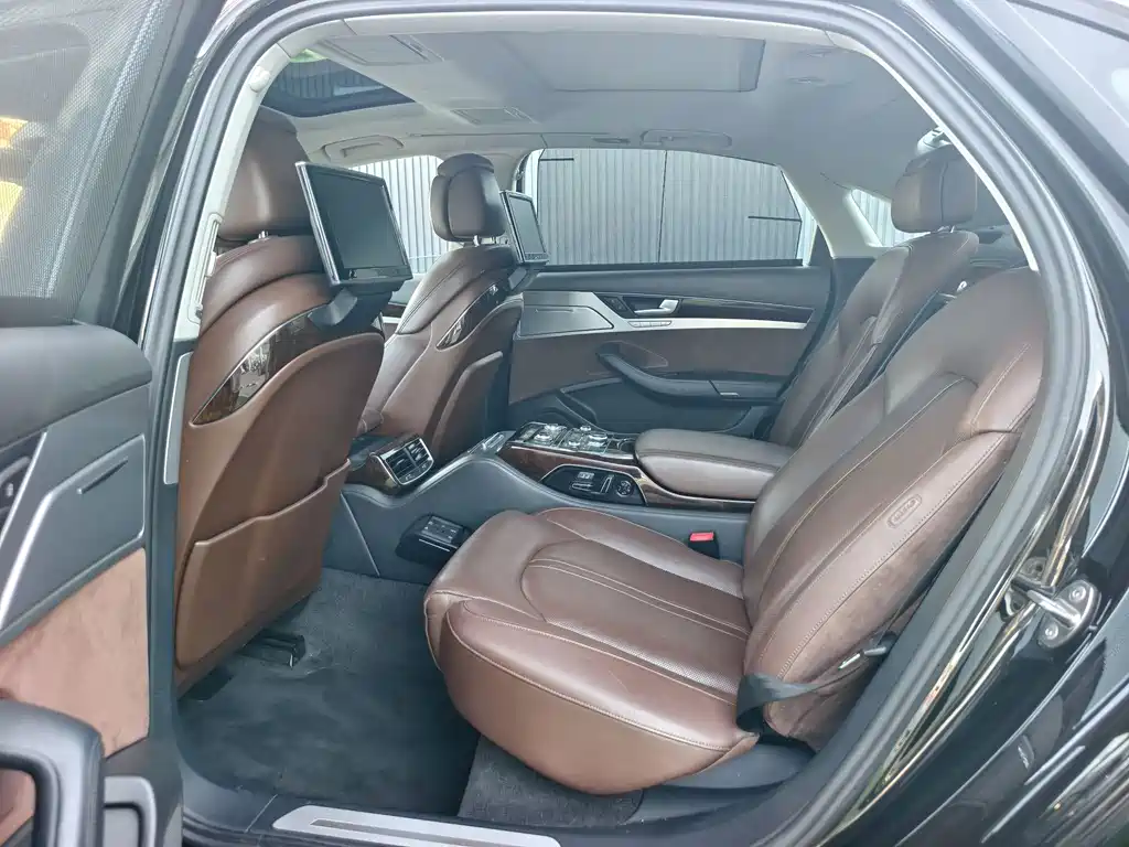 Audi A8 — миниатюра 11
