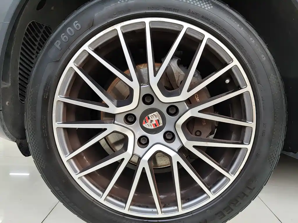 Porsche Cayenne — миниатюра 24