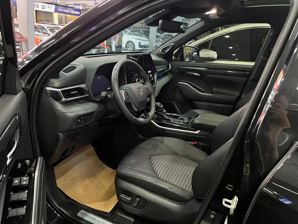 Toyota Crown Kluger — миниатюра 7