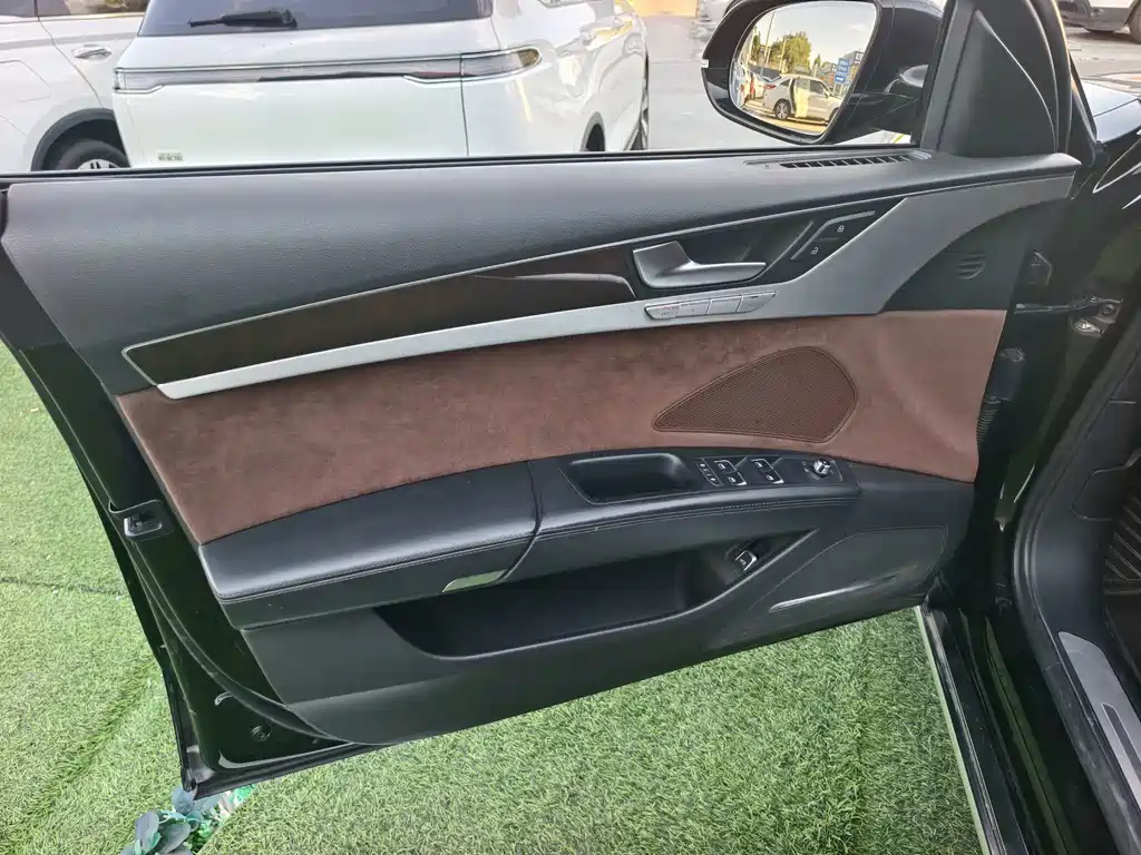 Audi A8 — миниатюра 7