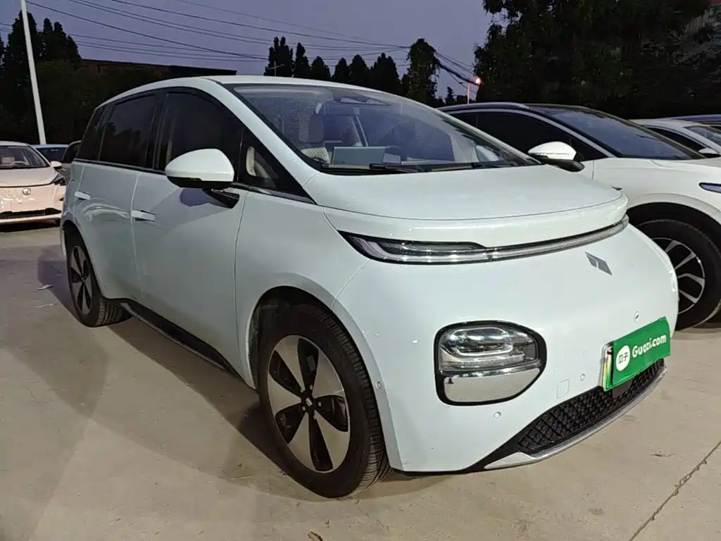 Baojun Yunduo — миниатюра 4