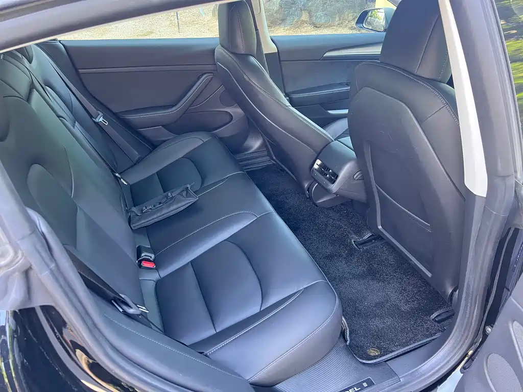 Tesla Model 3 — миниатюра 12