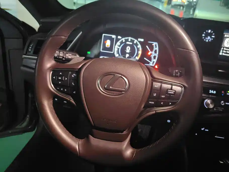 Lexus ES — миниатюра 15