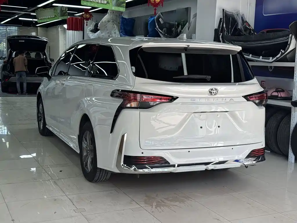 Toyota Sienna — миниатюра 11